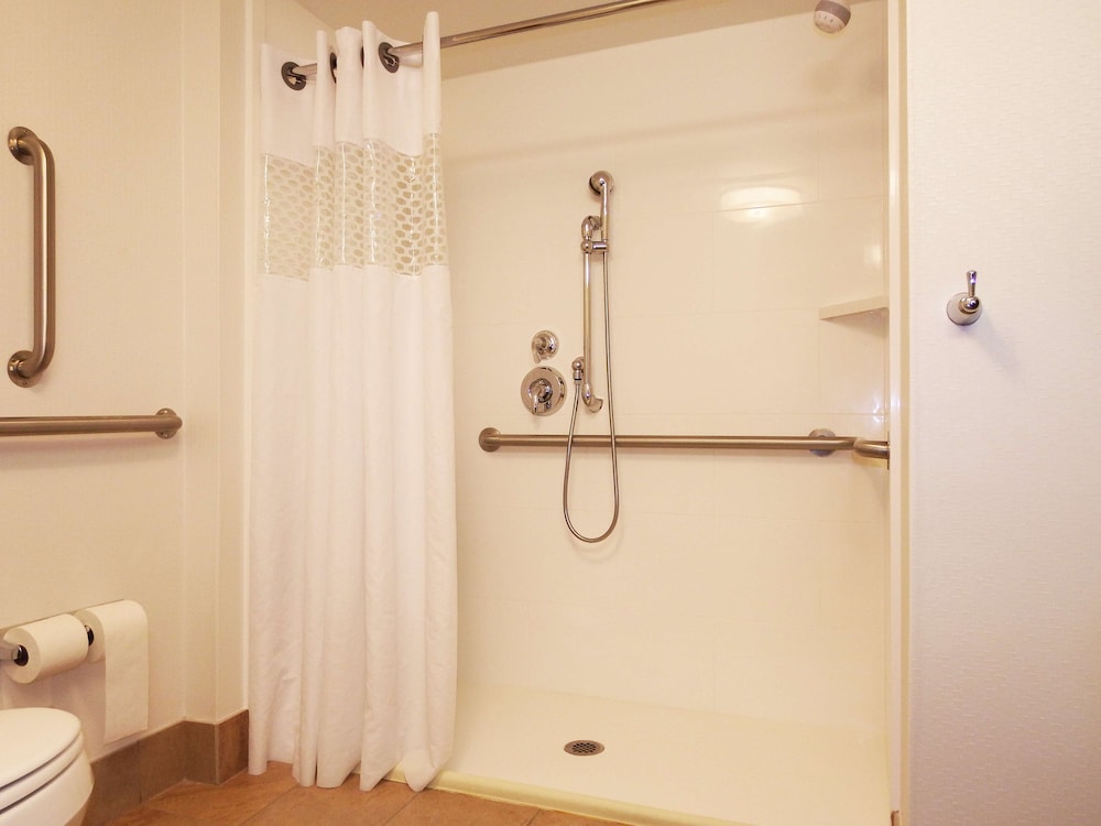 Hampton Inn Charleston Southbridge 12/41