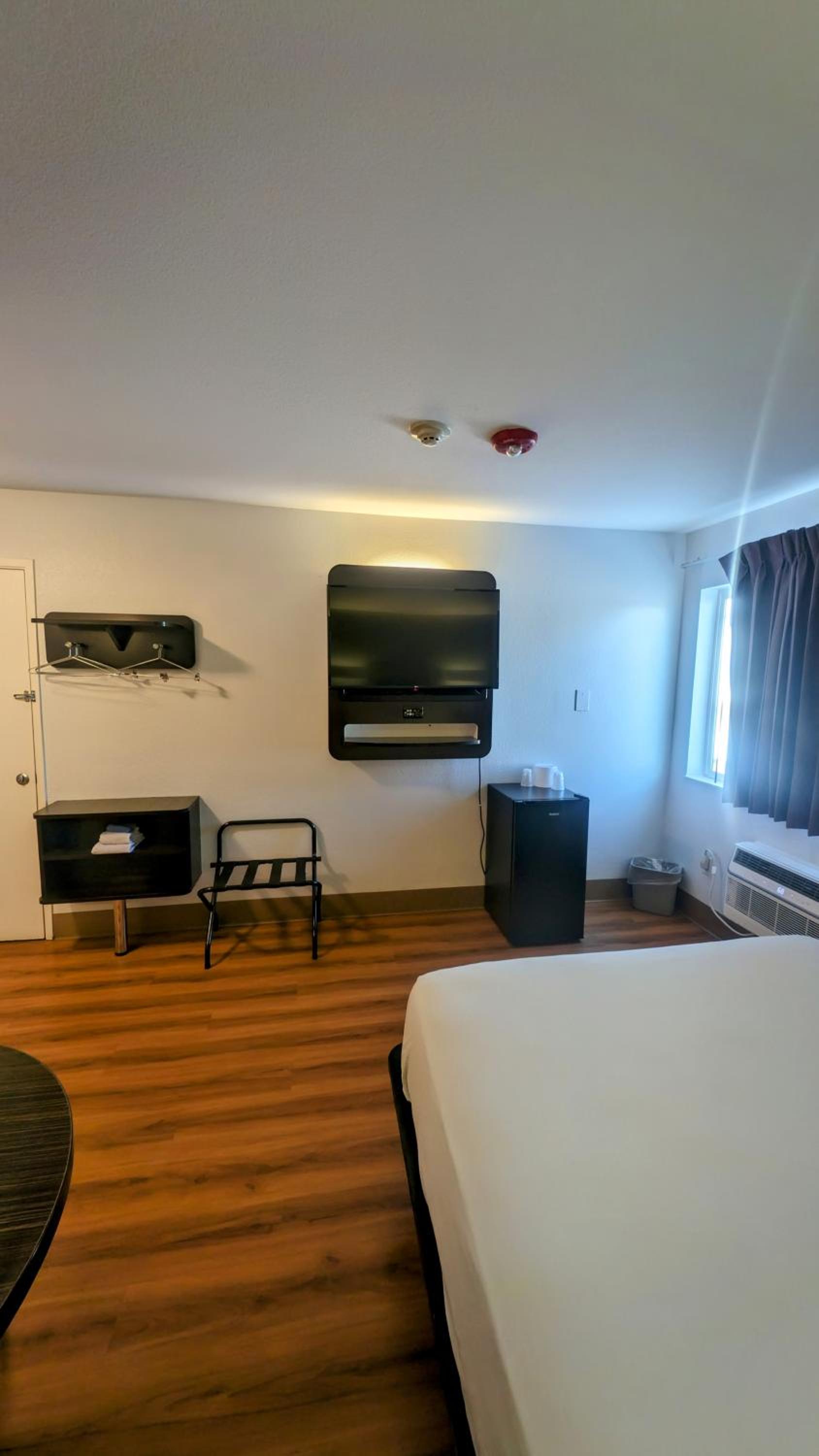 غرفة بسرير كوين يُسمح فيها بالحيوانات الأليفة، Econo Lodge Idaho Falls, ID 3/10