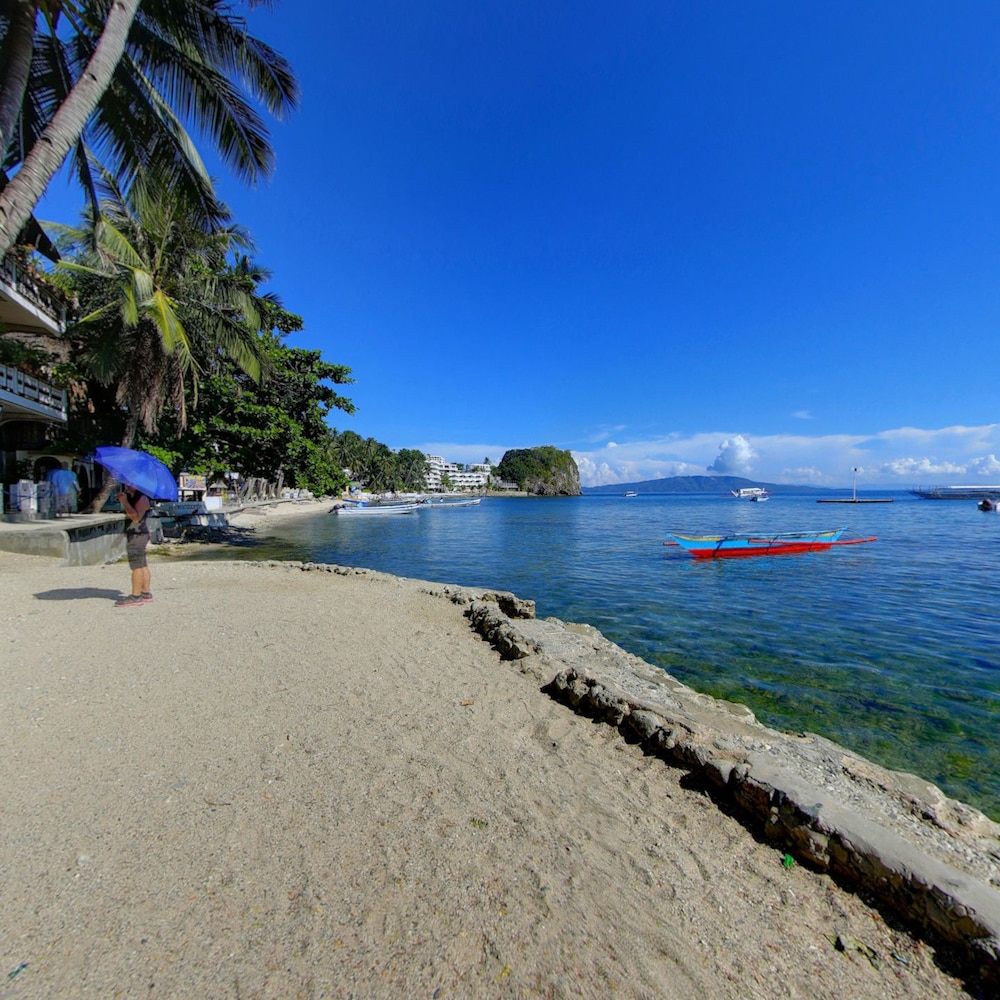 El Galleon Beach Resort Asia Divers 62/68