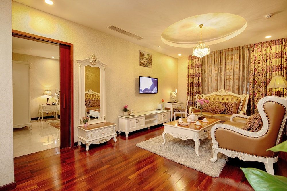 The Mira Hotel 29/50