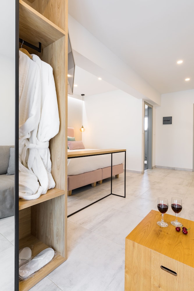 V Luxury Suites 22/50