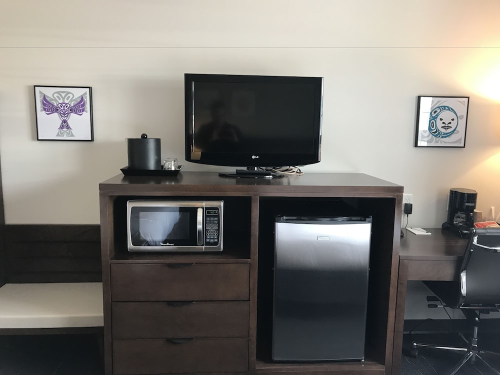 Edgewater Hotel 53/66