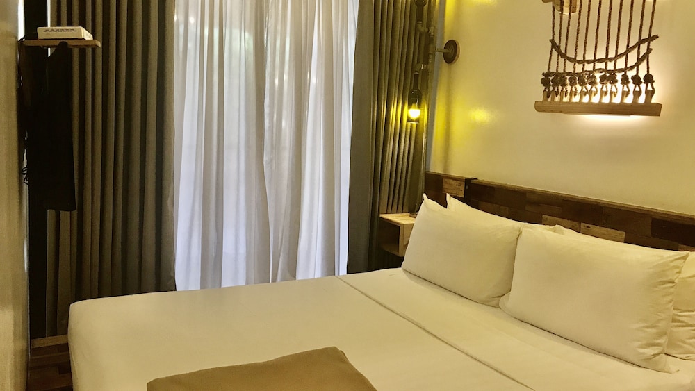 Containers By Eco Hotel Tagaytay 12/66