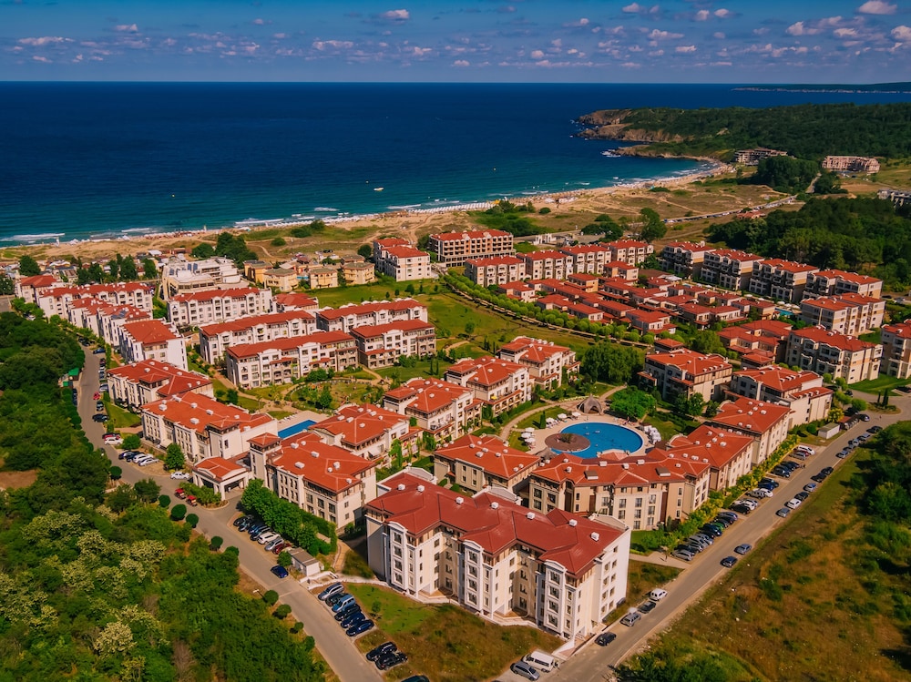Green Life Beach Resort 13/75