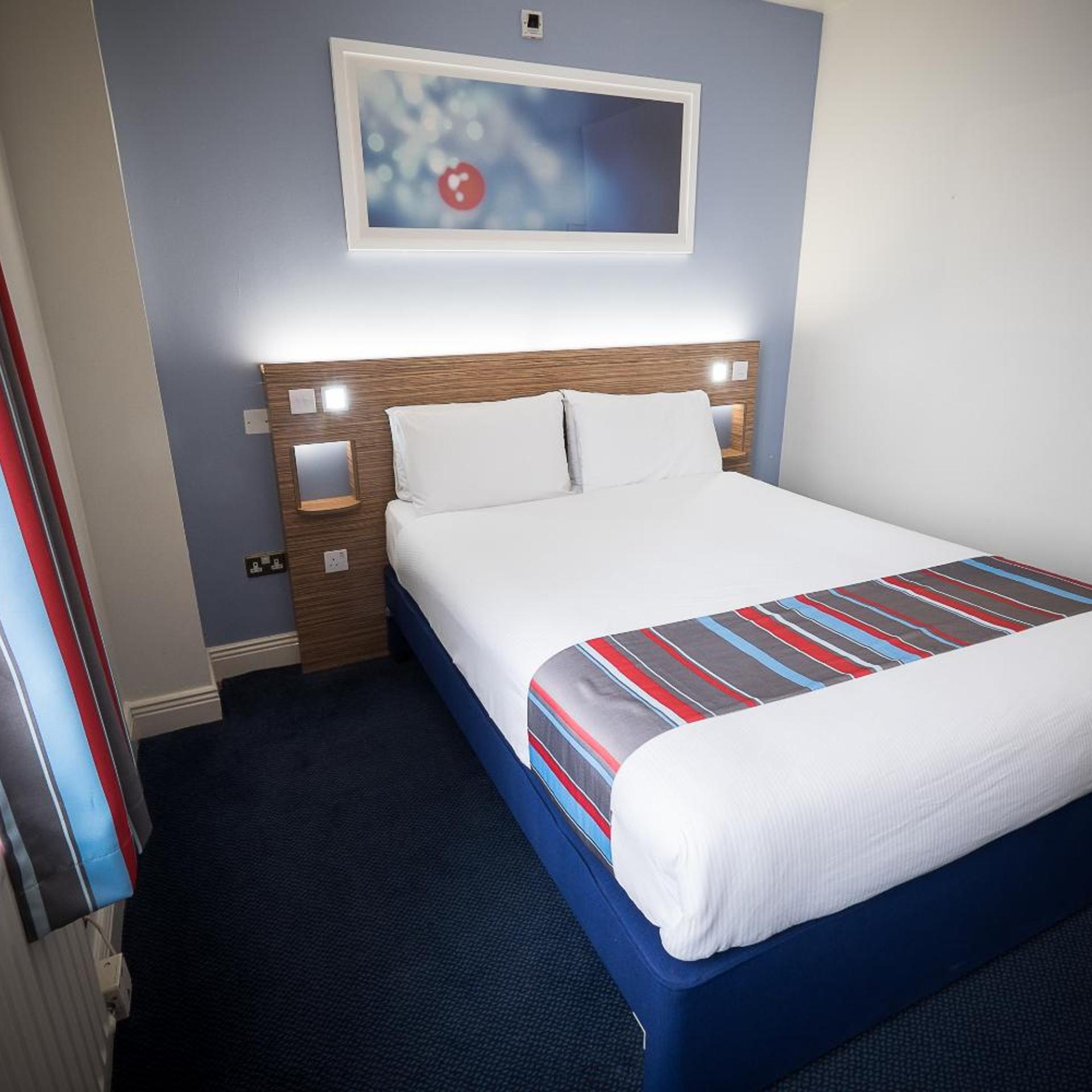 ROOM, SINGLE