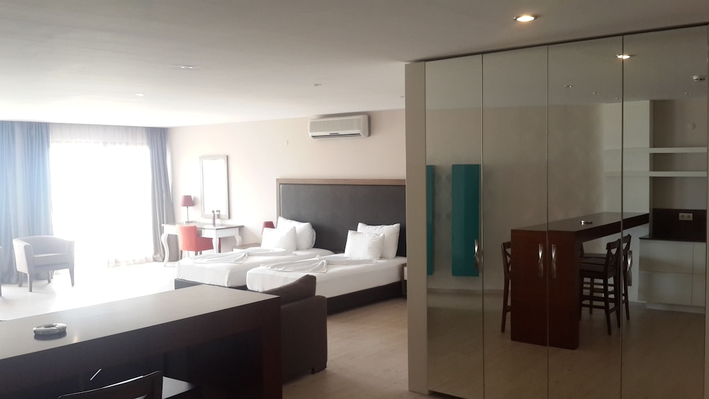 Ladies Beach Residence Hotel 30/68