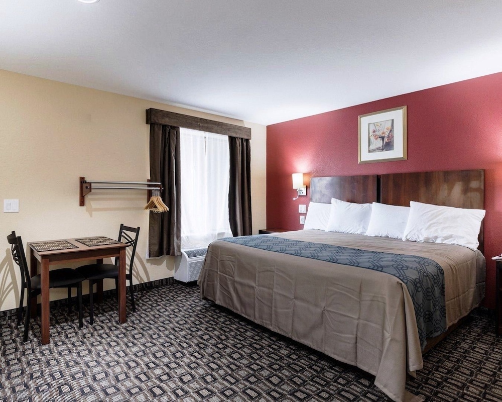 ROOM, KING BED