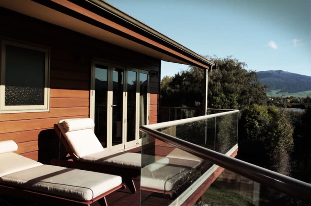 Tongariro Lodge 6/75