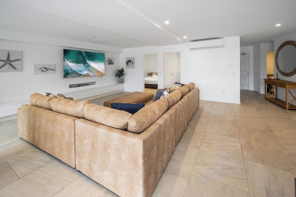 BAY ROYAL APARTMENTS 6/50
