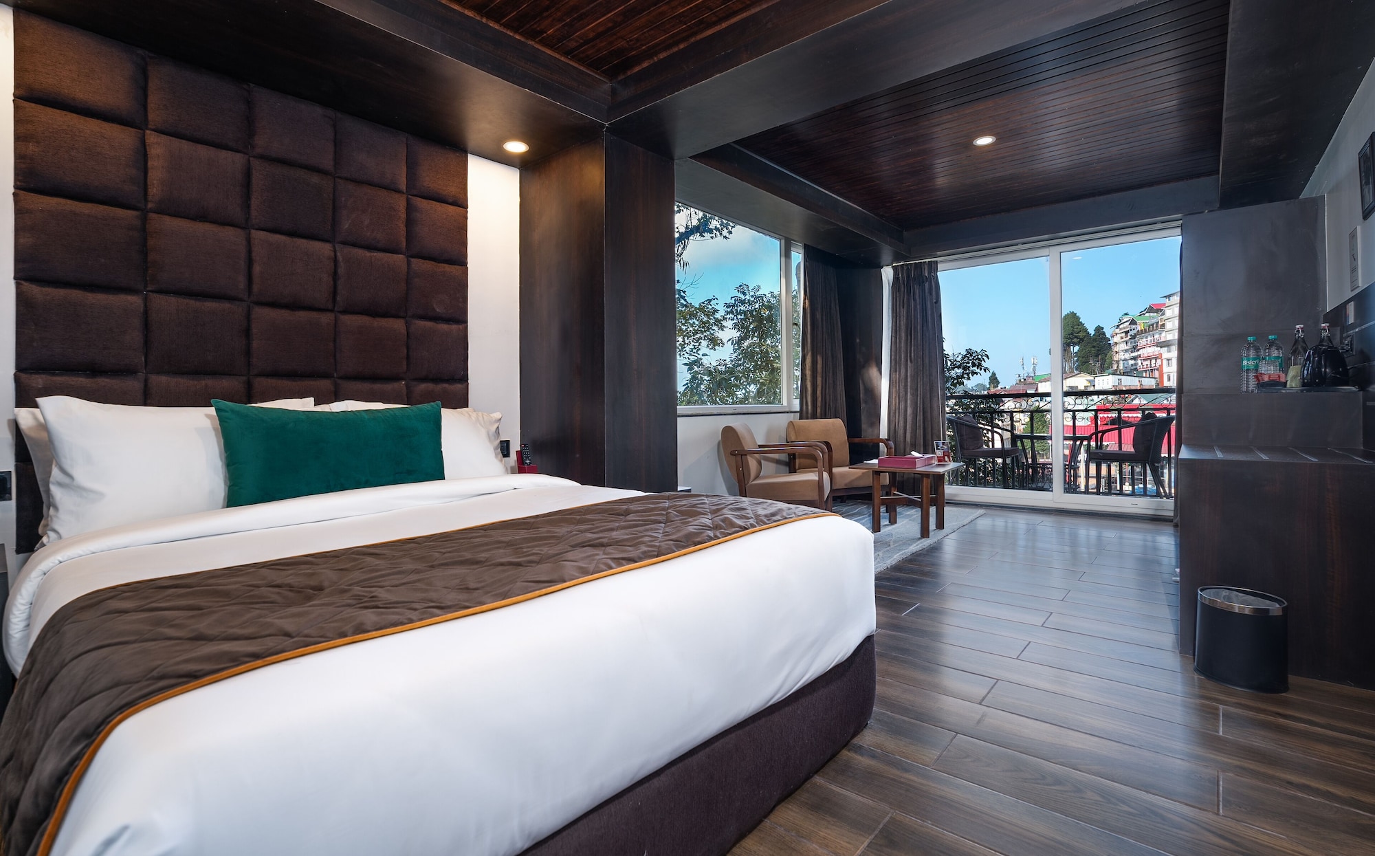 DELUXE, WITH VIEW, BALCONY