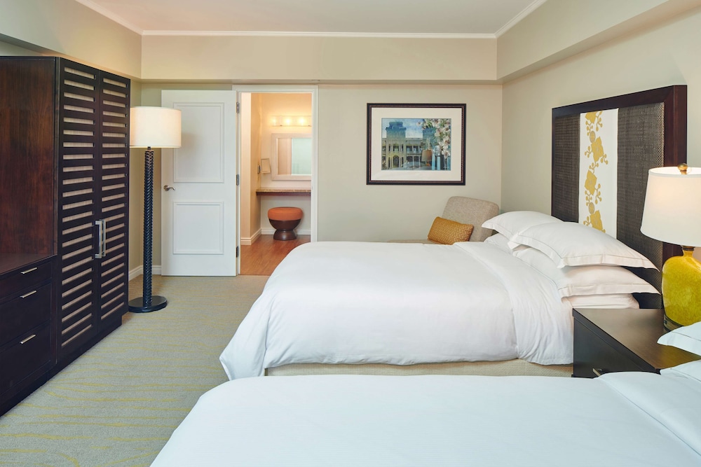 Hilton Grand Vacations Club at Hilton Hawaiian Village 12/50