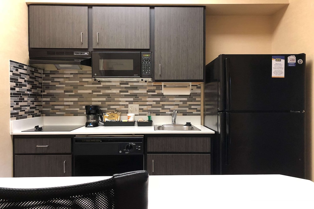 MainStay Suites of Lancaster County 38/42