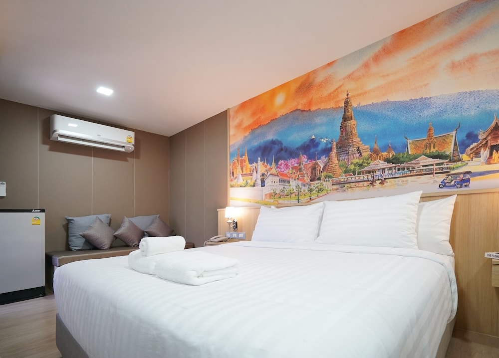THE QUBE FIFTY HOTEL 14/50
