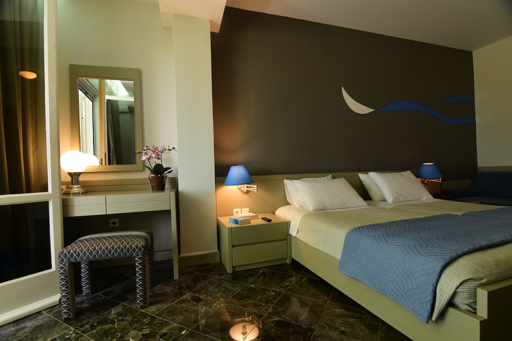 Mantenia Hotel 10/50