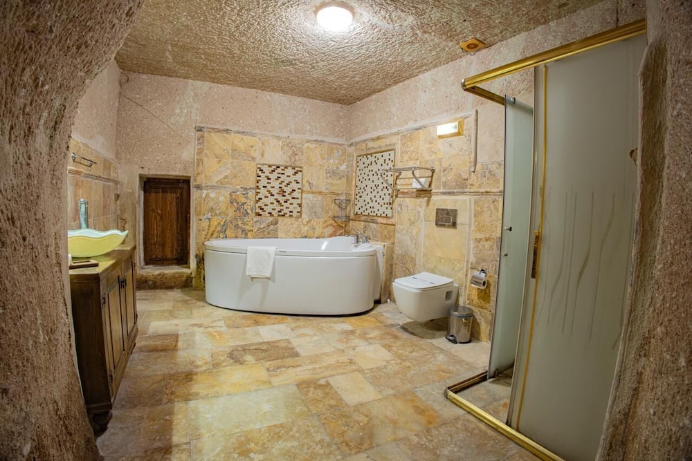 Royal Cave Hotel 35/58