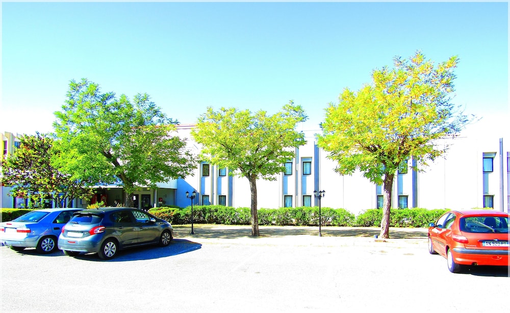 Aix Hotel 34/50