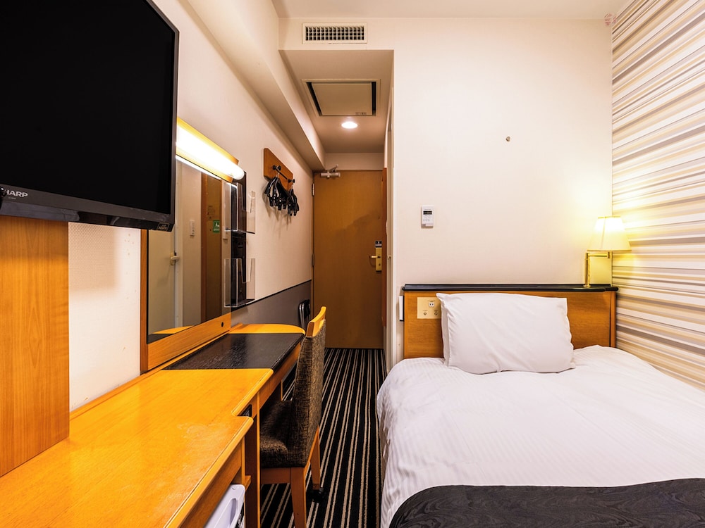 ROOM, SINGLE