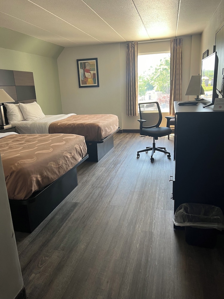 Quality Inn & Suites Cincinnati Uptown Norwood 9/45