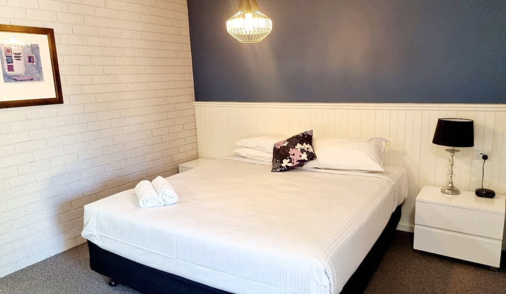 Motel Sierra Bright 3/37