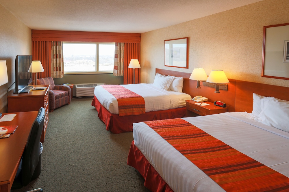 Gateway Hotel and Conference Center 12/53
