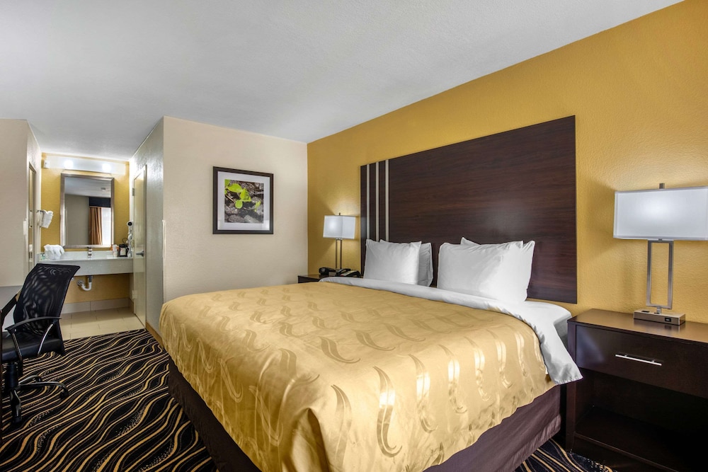 ROOM, KING BED, SMOKING