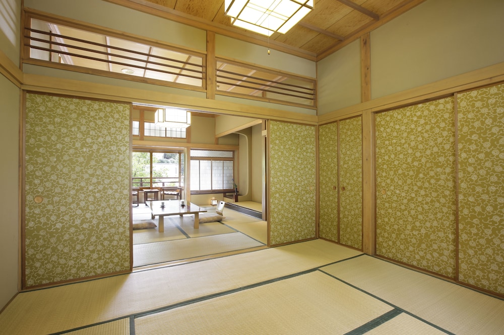 Kusatsu Hotel 7/61