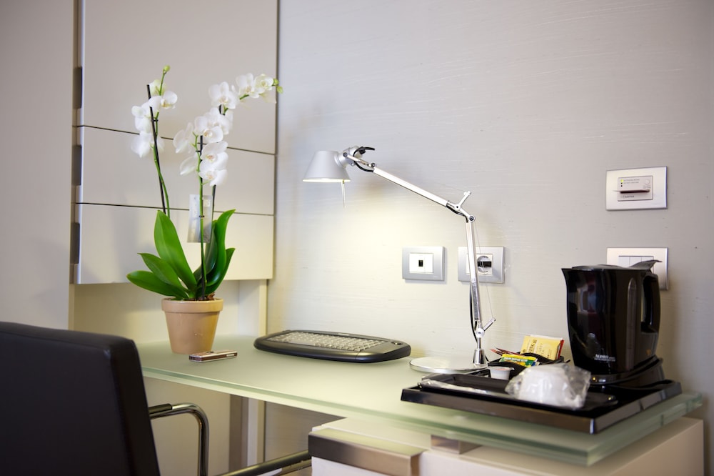 MERCURE MILANO SOLARI 9/75