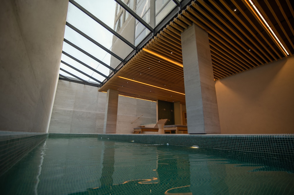 Met Hotel 24/50