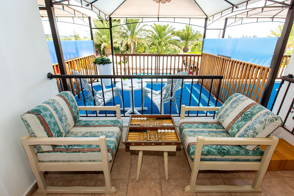 Fitos Inn Guest House 25/50