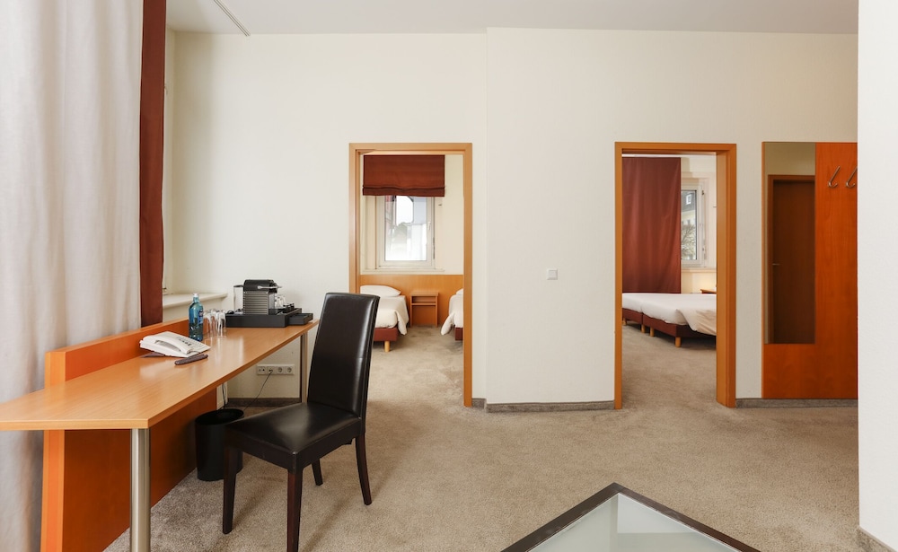 Hotel Am Rhein Wesseling 47/64