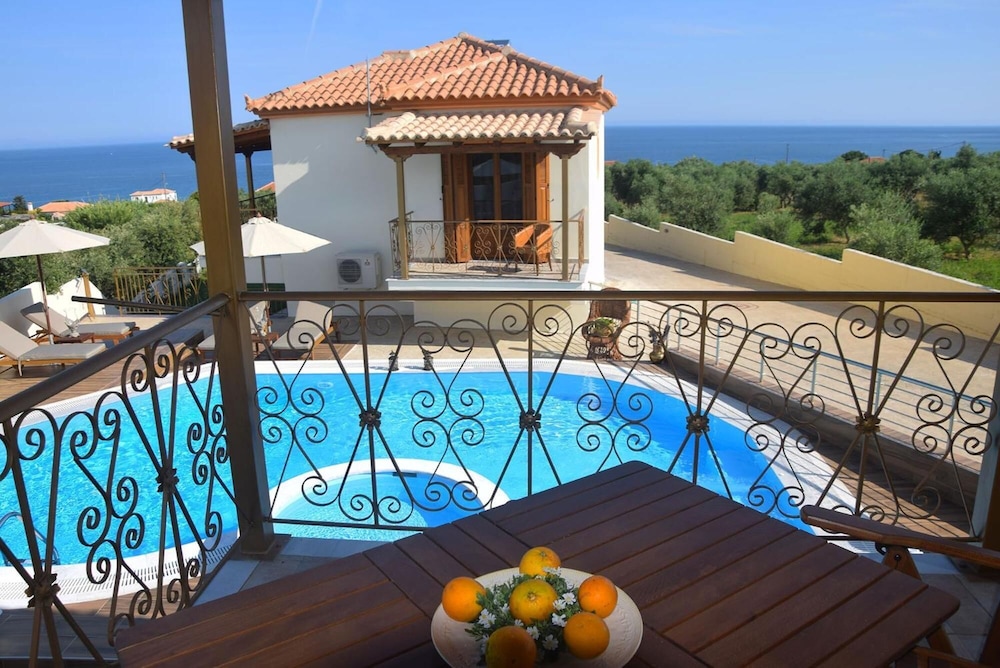 Driopes Villas 15/48