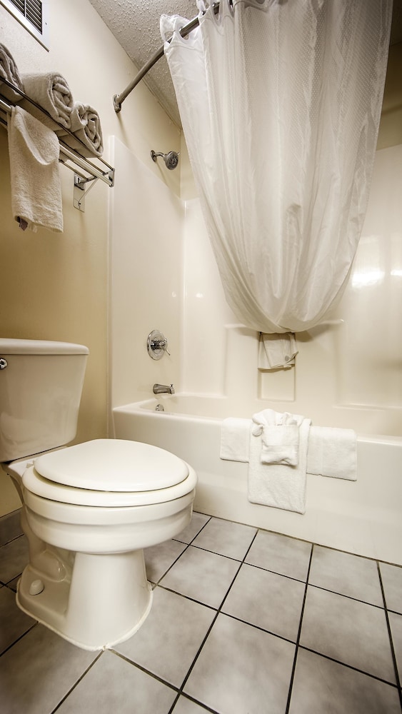 Best Western Lakewood Inn 11/37