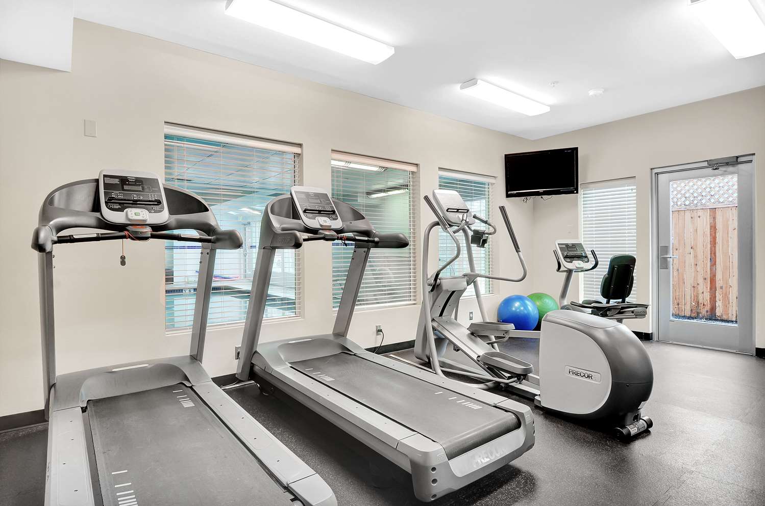 Executive Residency by Best Western Navigator Inn & Suites 3/7
