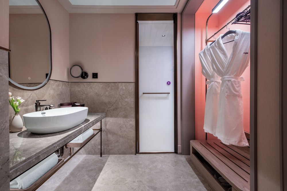 Mercure Chongqing Times Paradise Walk 48/50