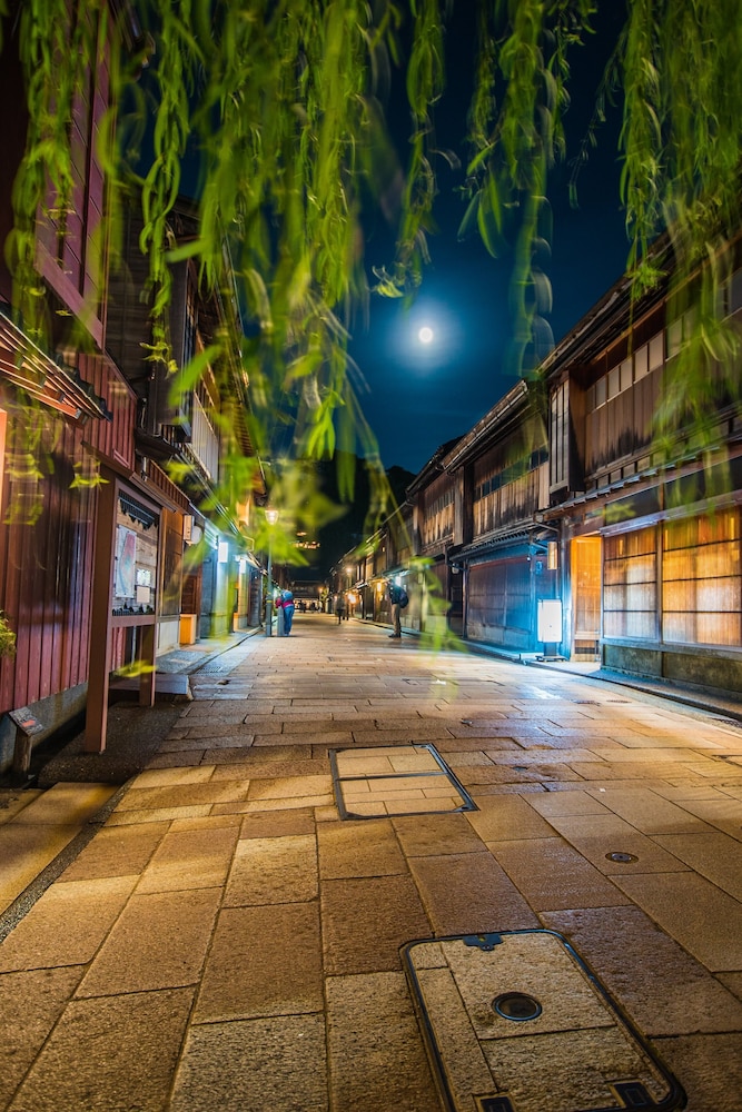 Kanazawa Hakuchoro Hotel Sanraku 40/48