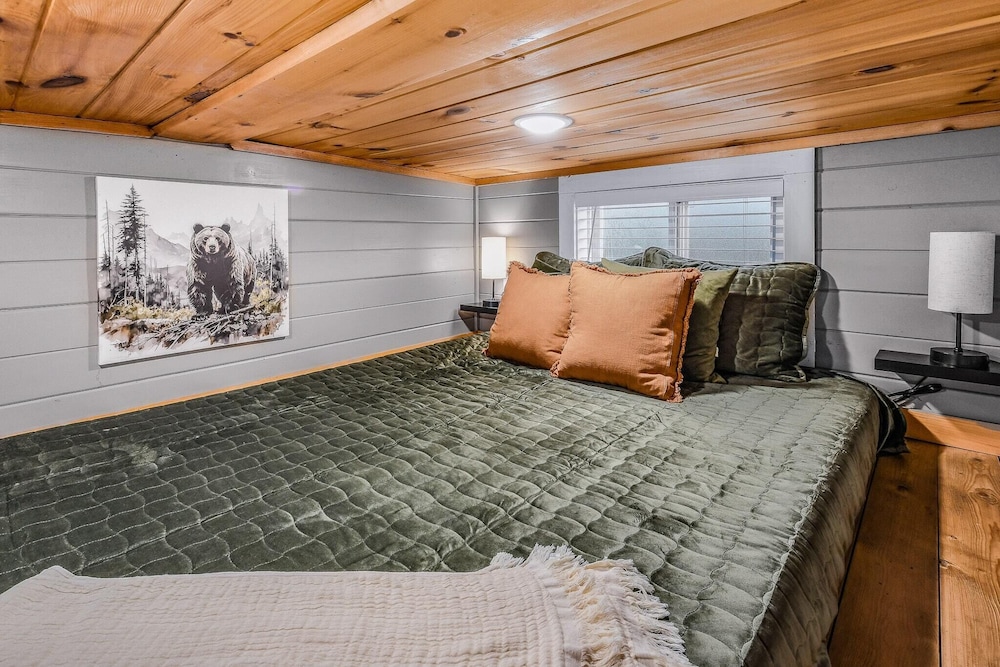 Sojourn Lodging 27/53
