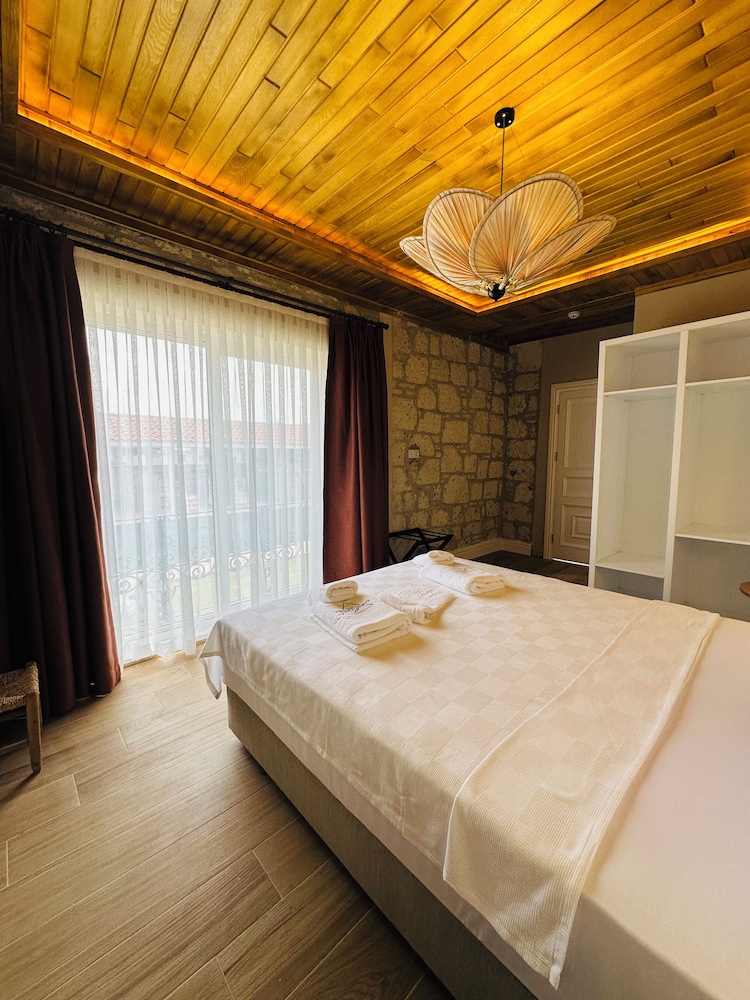 Vodina Hotel 13/50