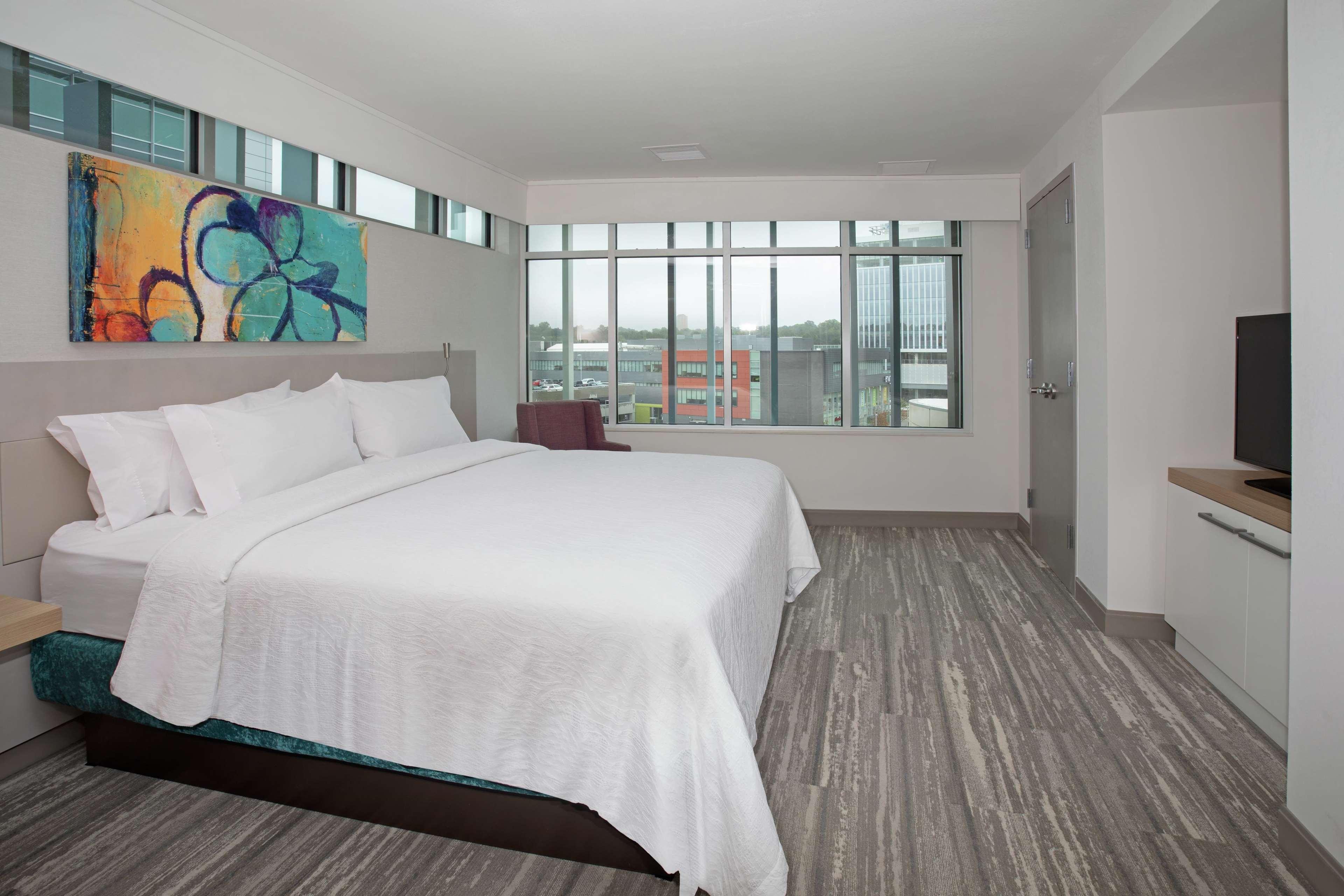 1 BEDROOM, SUITE, KING BED, ACCESSIBLE