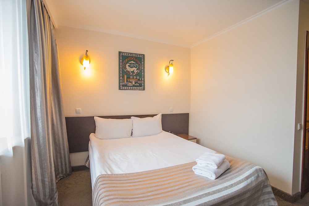 Alma Hotel 26/76