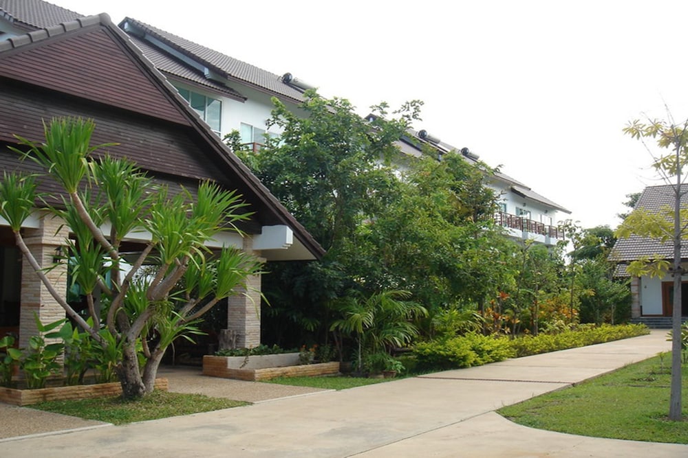 Thongpaeka Hotel 46/50