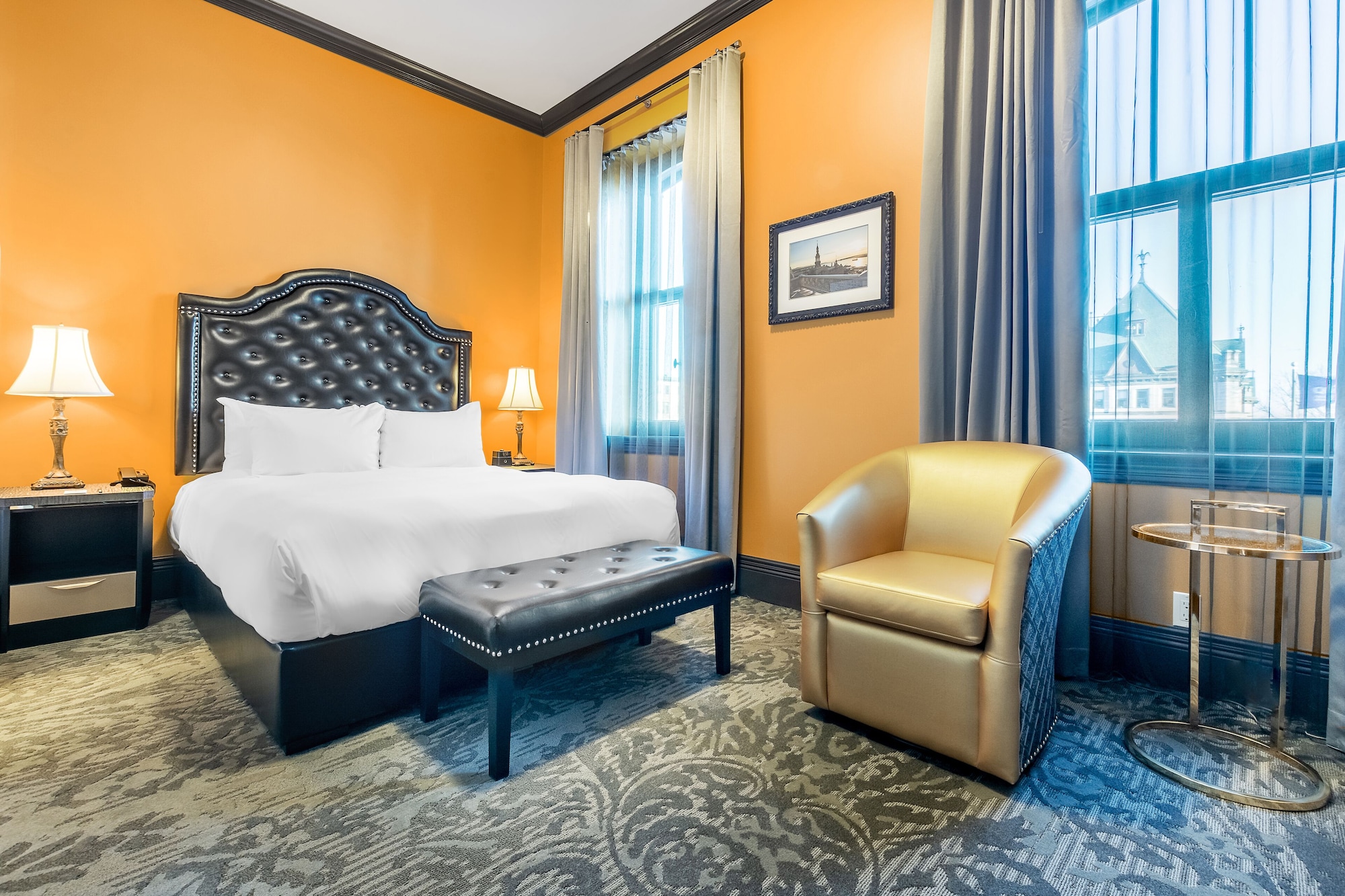 BUSINESS, QUEEN BED