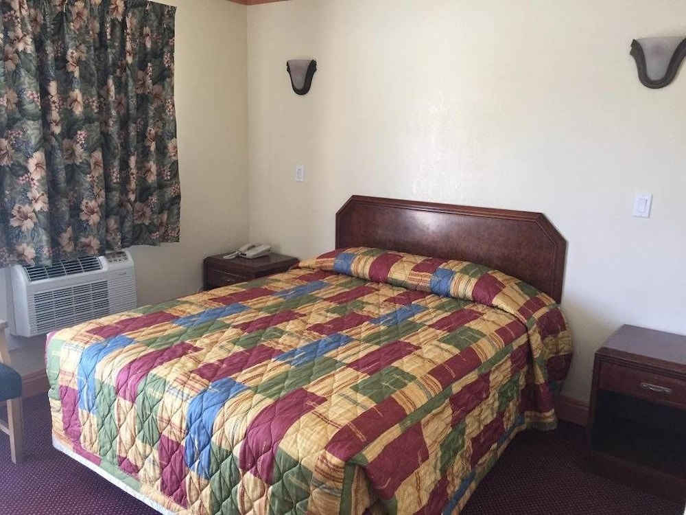 Travel Inn Motel 7/34