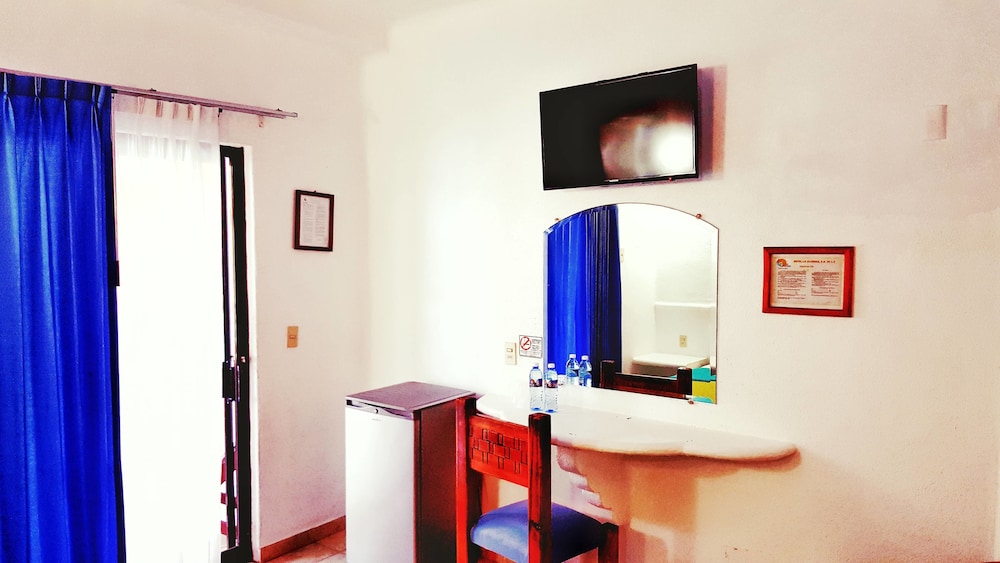 The Alondra Hotel 49/58