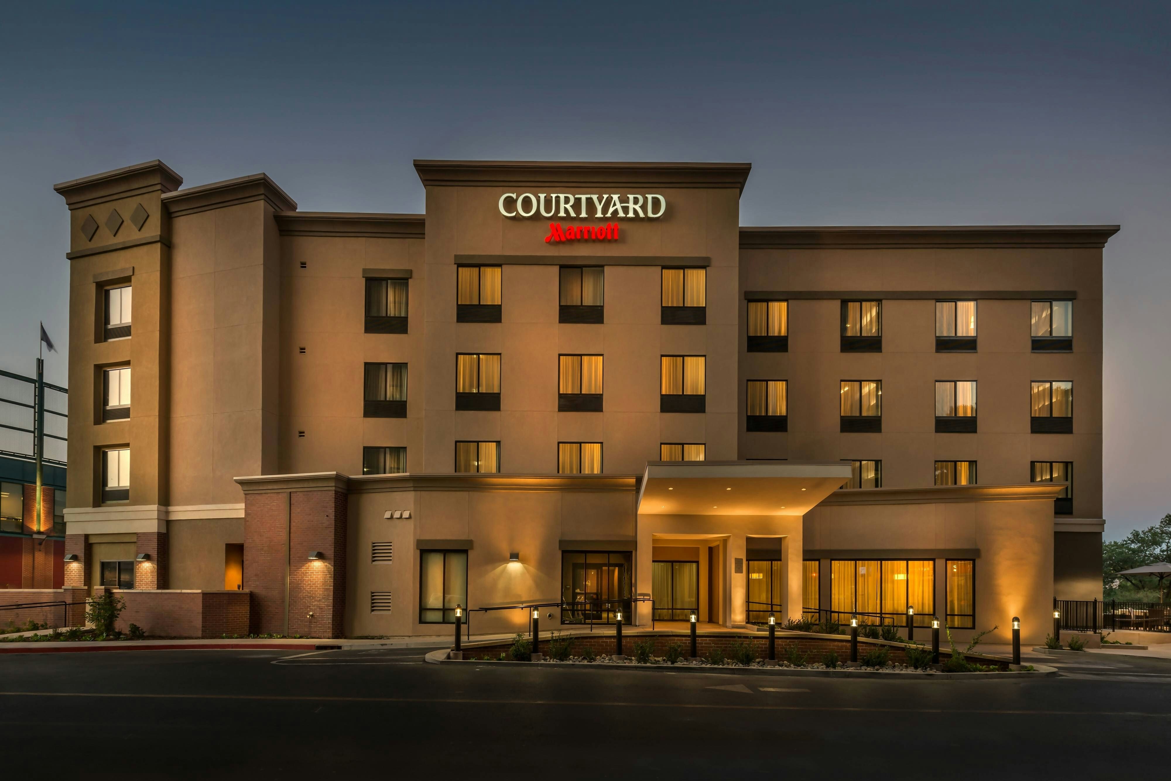 COURTYARD RENO DOWNTOWN/RIVERFRONT