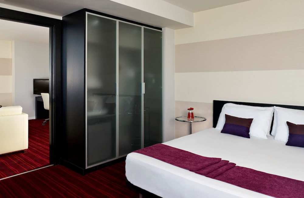 Executive, King Bed