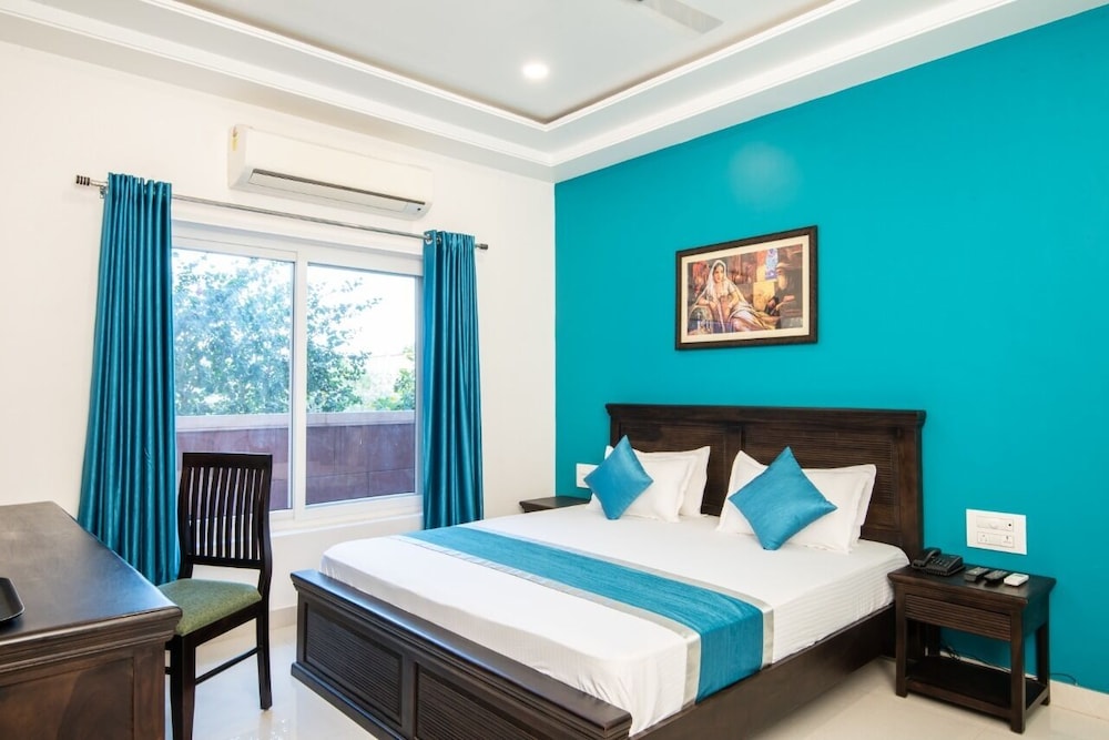 LUXURY, KING BED, SMOKING