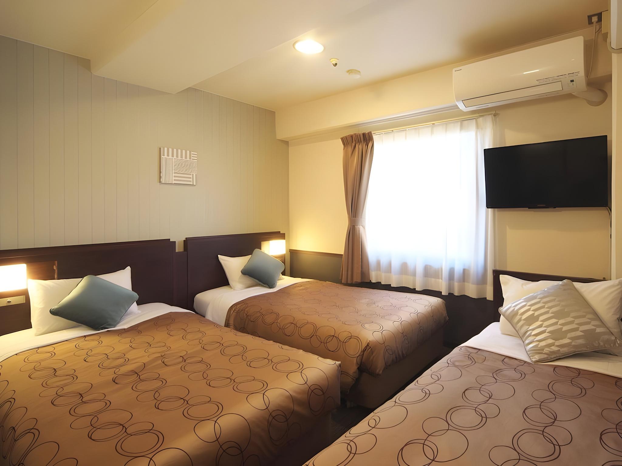 ROOM, TRIPLE, TWIN BEDS, WITH EXTRA BED, SMOKING