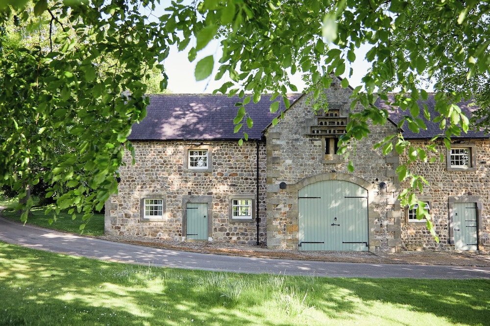 The Old Coach House 30/34