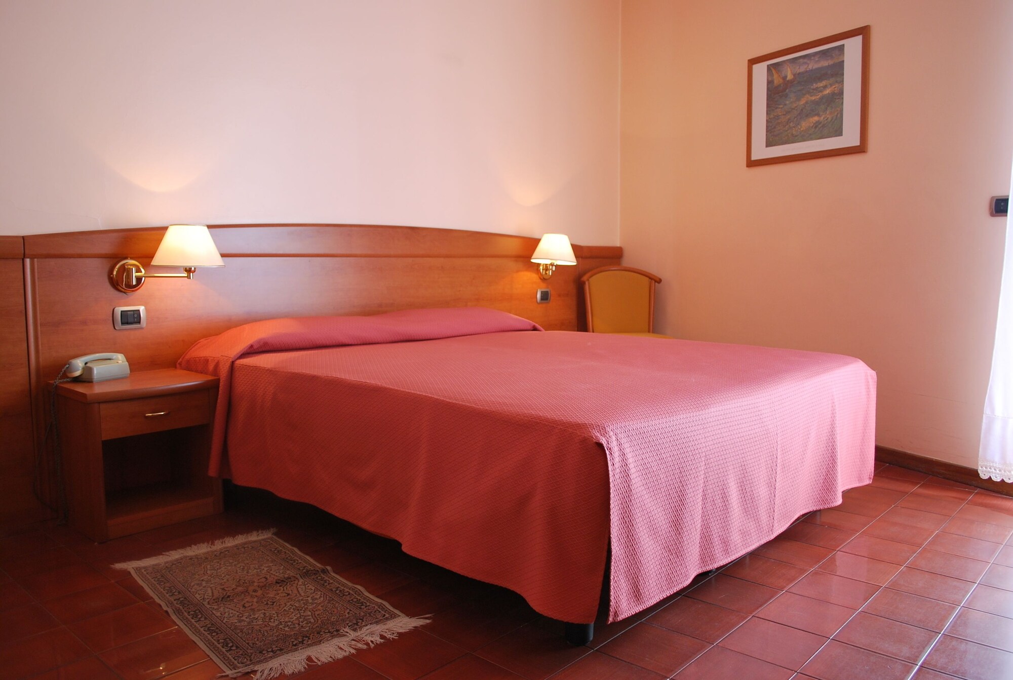 ROOM, DOUBLE OR TWIN BED