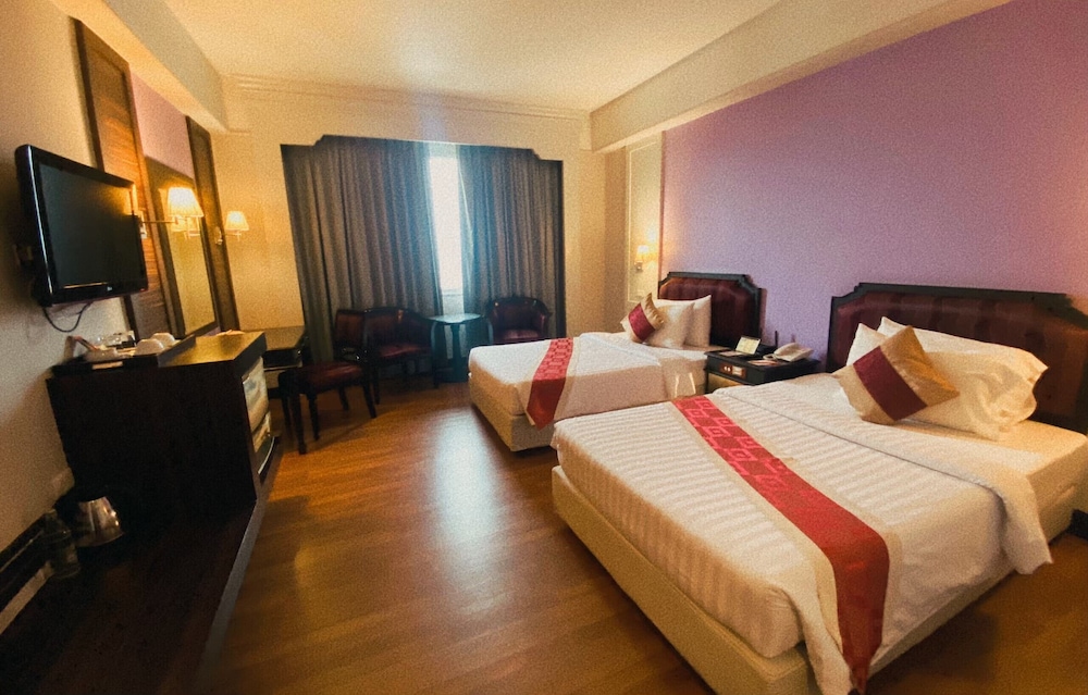 Charoenthani Khonkaen Hotel 8/56